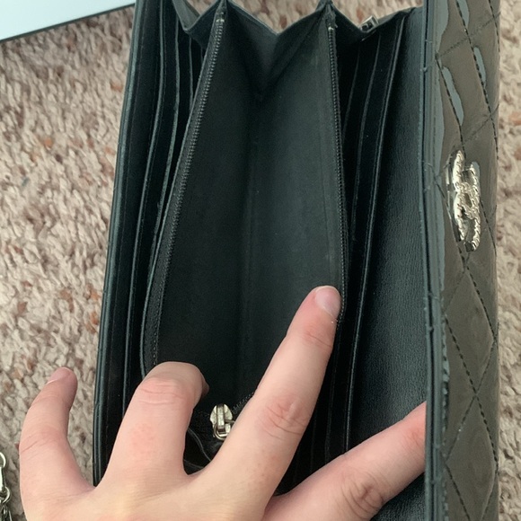 Authentic Chanel wallet on chain w/ D rings, box and bag. 7.75 X 4 X 1.5 inches - Picture 8 of 13